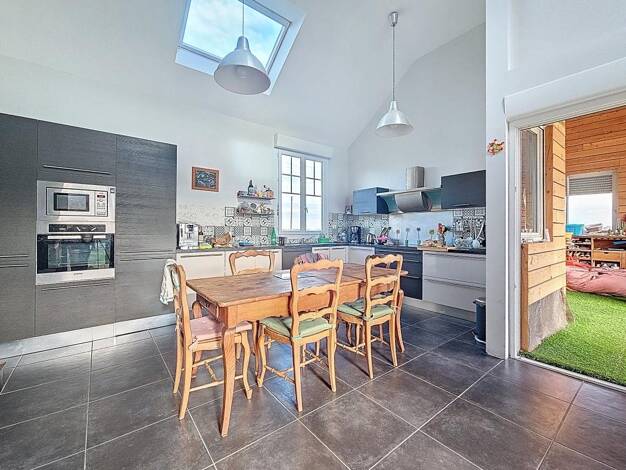 Maison à vendre 366 000 € 8 pièces 7 chambres 184 m² 817 m² de terrain Plounévez-Lochrist 29430