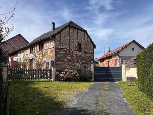 Maison à vendre 265 500 € 9 pièces 3 chambres 155 m² 2 697 m² de terrain Cublac 19520