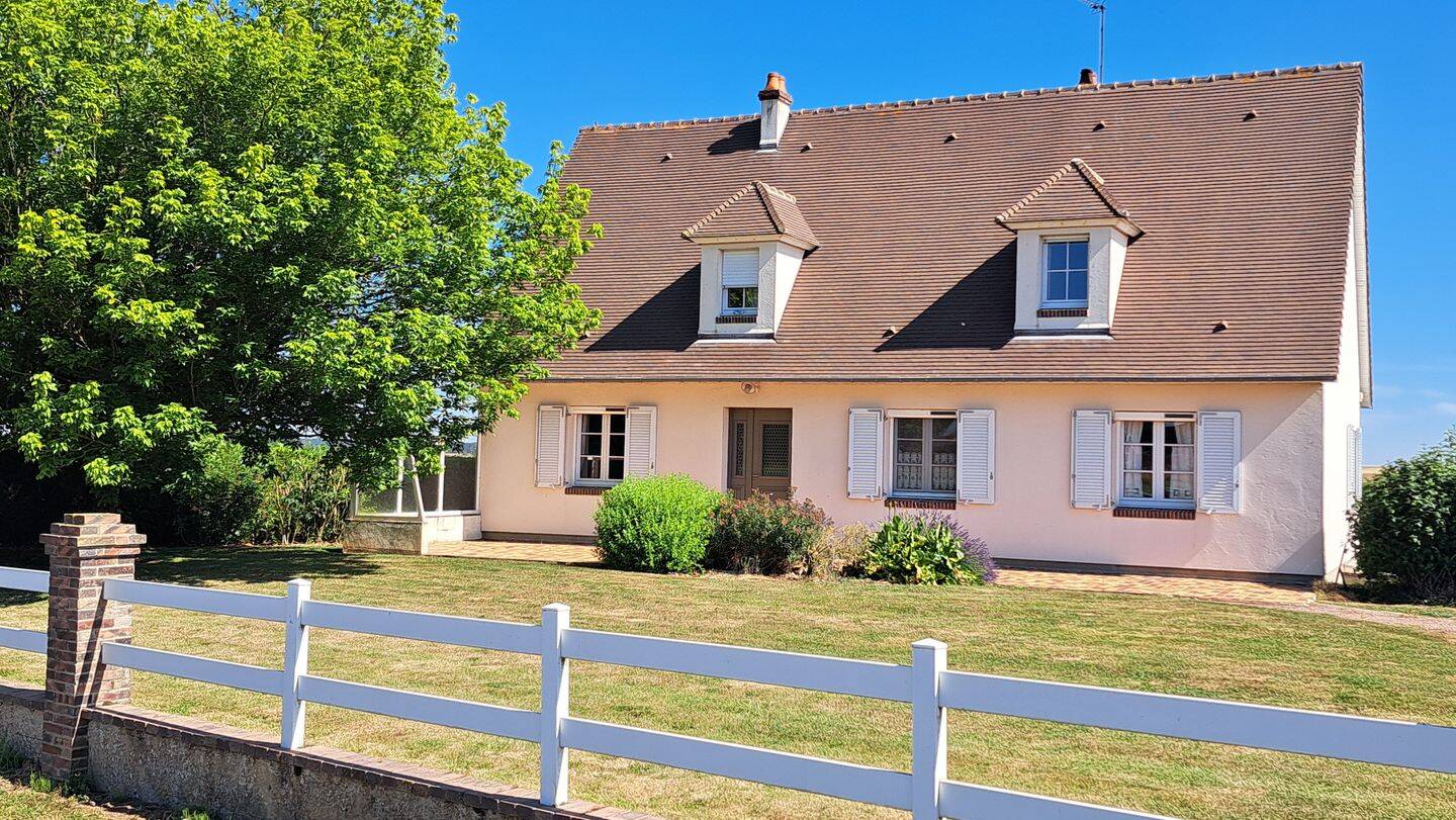 Maison 7 pièces 142 m² · à Digny · 142 m² · 1 000 €