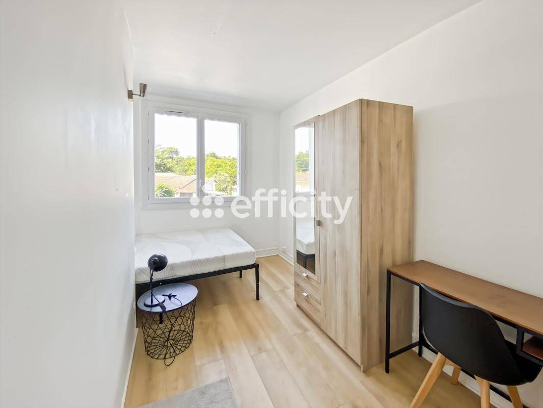 5 pièces 81 m² · à Pessac · 81 m² · 535 €