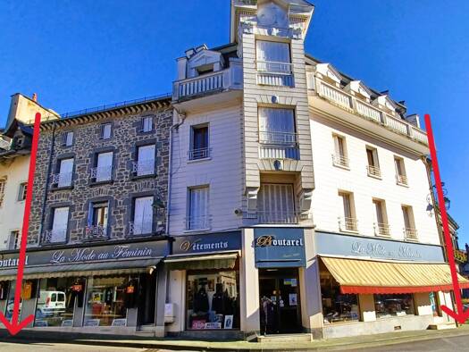 Immeuble à vendre 291 200 € 330 m² Mauriac 15200