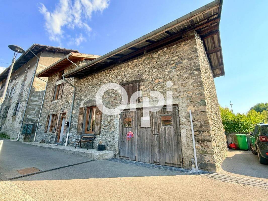 Maison 3 pièces 88 m² · à Tencin · 87,9 m² · 1 100 €