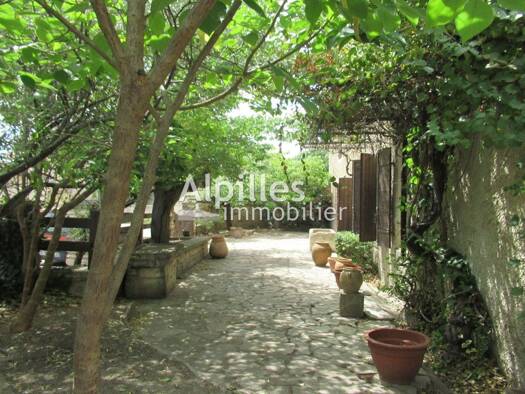 Maison à vendre 595 000 € 8 pièces 5 chambres 229 m² 675 m² de terrain Mouriès 13890