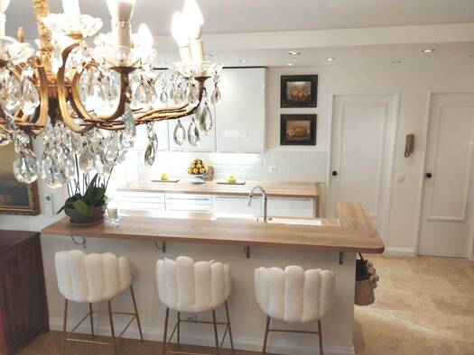 Appartement à louer 4 500 € 2 pièces 1 chambre 60 m² Étage 1/3 République Cannes 06150