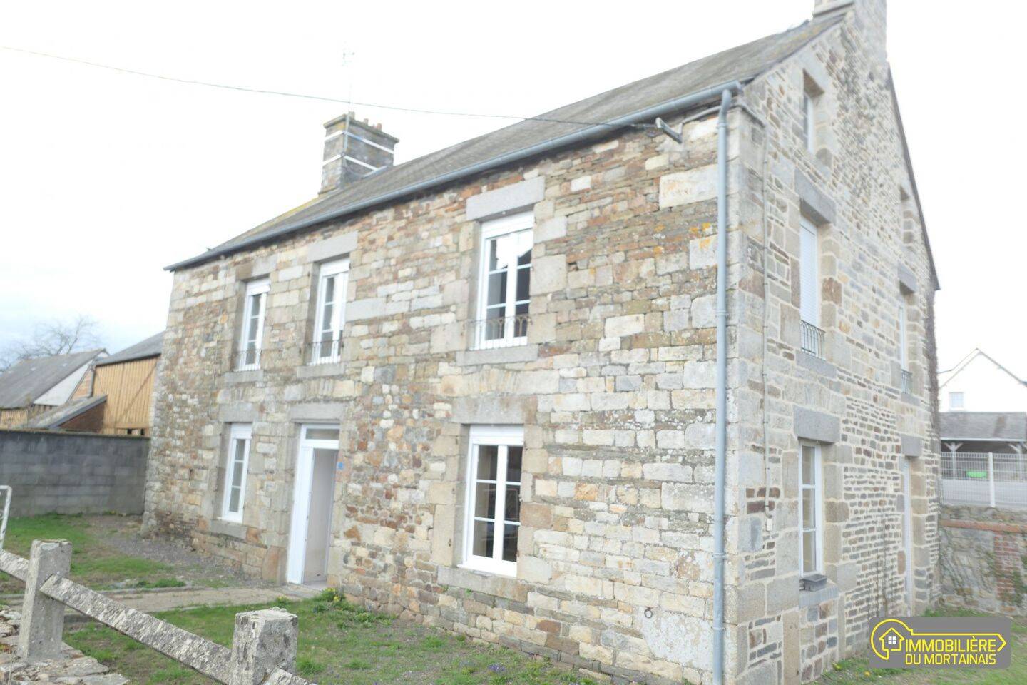 Maison 6 pièces 144 m² · à Barenton · 143,5 m² · 54 800 €