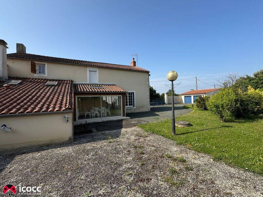 Maison 6 pièces 155 m² · à Nalliers · 155 m² · 216 275 €