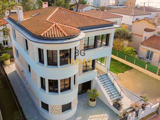 Maison à vendre 2 292 000 € 13 pièces 7 chambres 300 m² 336 m² de terrain Nord Est Vallieres Saint-Georges-de-Didonne 17110