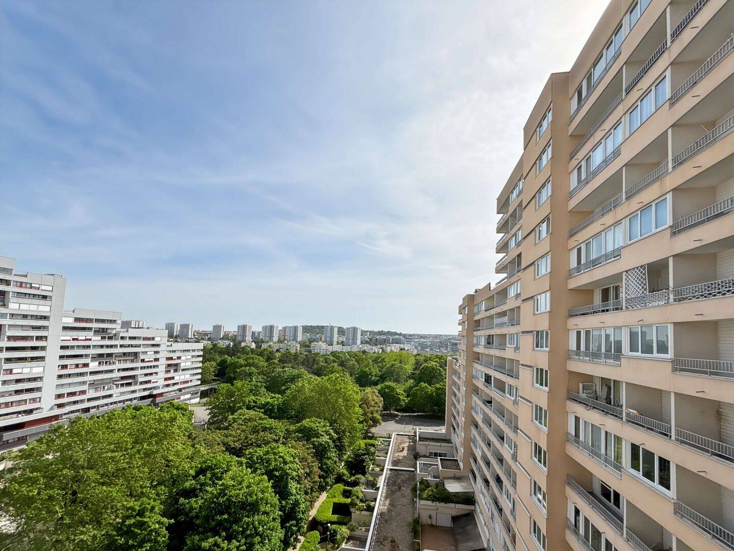 Appartement 5 pièces 103 m² · à Nanterre · 103 m² · 2 354 €/mois