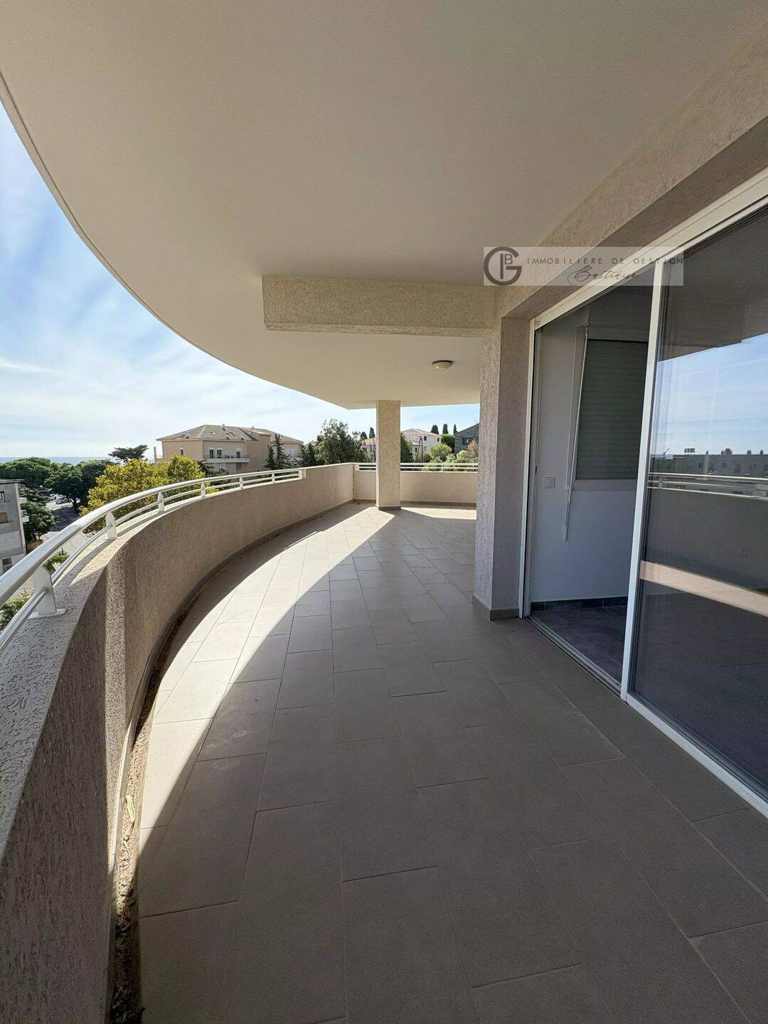 Appartement 5 pièces 142 m² · à Bastia · 142,3 m² · 1 800 €/mois