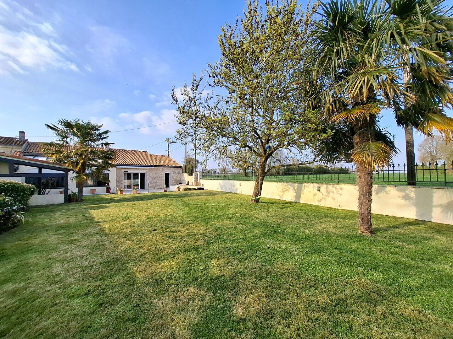 Maison 5 pièces 221 m² · à Saint-Hippolyte · 221,1 m² · 327 050 €