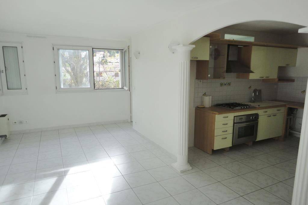 Appartement 1 pièce 34 m² · à Carnoux-en-Provence · 33,9 m² · 705 €
