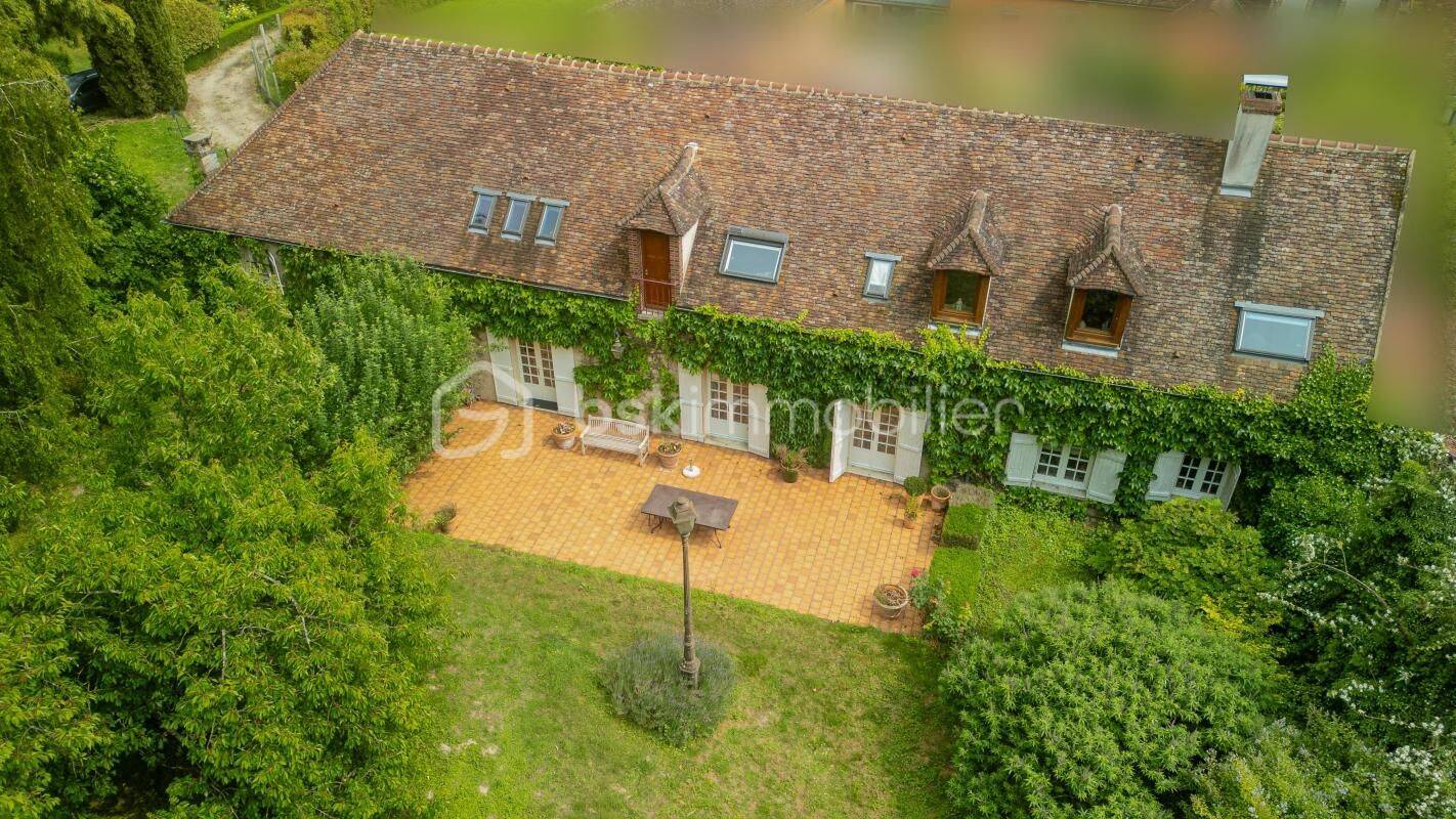 Maison 9 pièces 260 m² · à Maillot · 260 m² · 729 000 €