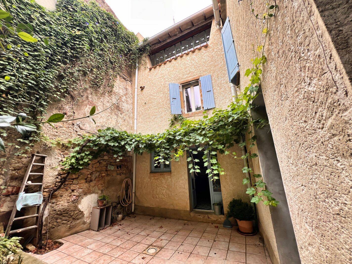 Maison 10 pièces 207 m² · à Fabrezan · 207 m² · 262 000 €