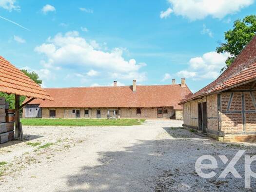 Maison à vendre 585 000 € 8 pièces 5 chambres 258 m² 146 534 m² de terrain Saint-Germain-du-Bois 71330