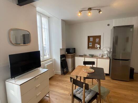 Appartement à louer 780 € 1 pièce 28 m² RDC/2 disponible dès maintenant Centre Ville La Rochelle 17000