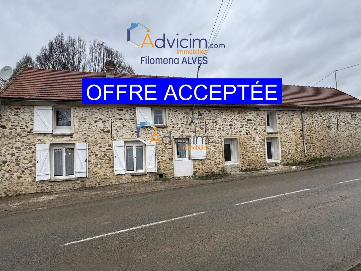 Grande maison re?nove?e avec piscine chauffe?e – Proche Cha