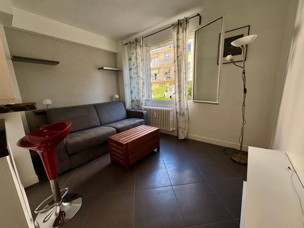 Appartement 1 pièce 17 m² · à Viroflay · 16,8 m² · 610 €