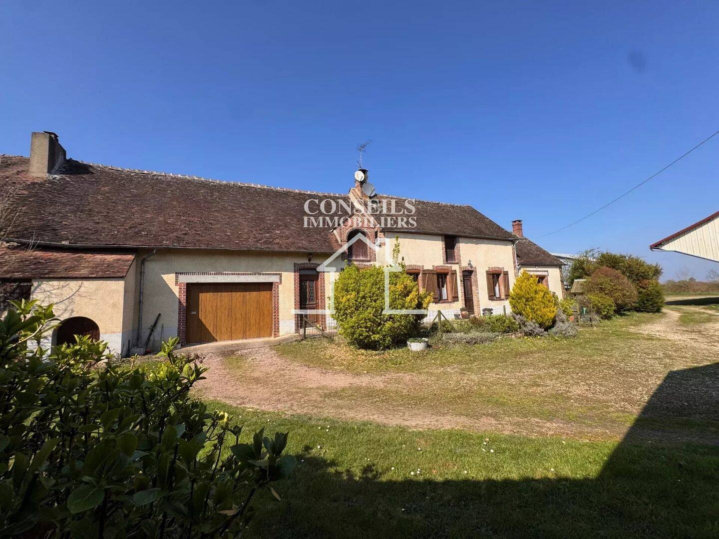 Maison 6 pièces 155 m² · à Saint-Julien-du-Sault · 155 m² · 220 000 €