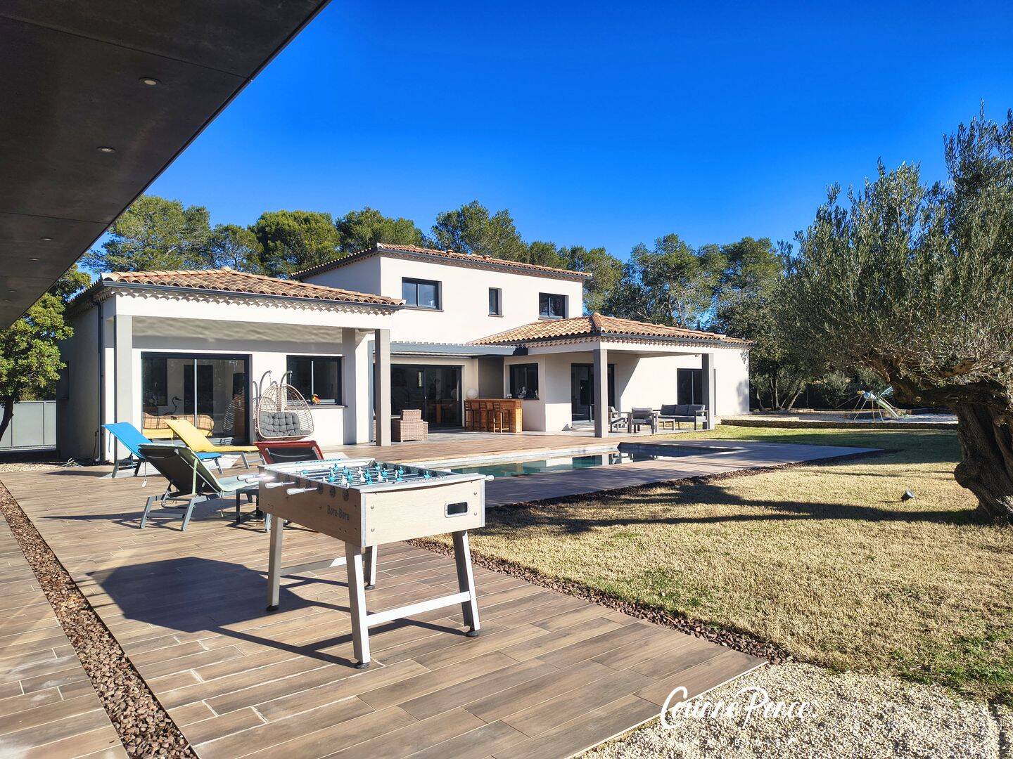 Maison 6 pièces 230 m² · à Nîmes · 230 m² · 1 200 000 €