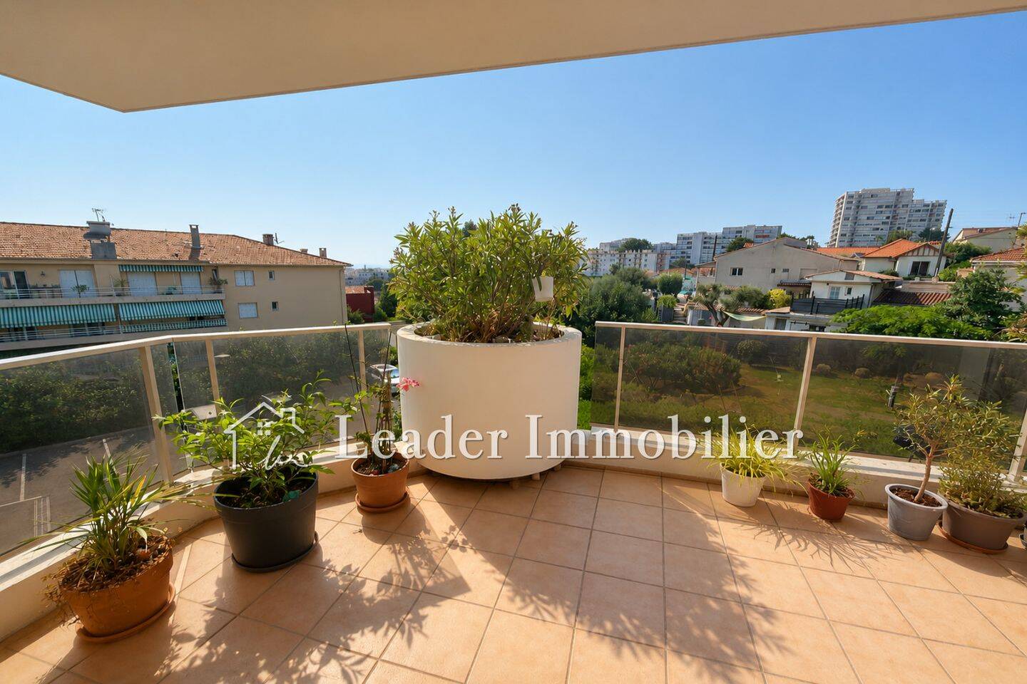 Appartement 3 pièces 65 m² · à Antibes · 64,7 m² · 1 310 €