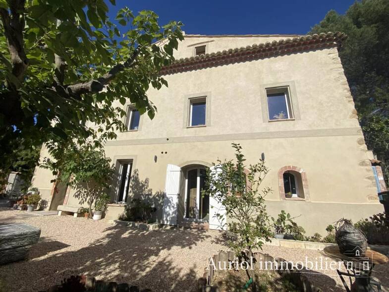 Mas à vendre 1 550 000 € 8 pièces 7 chambres 305 m² 3 200 m² de terrain Aubagne 13400