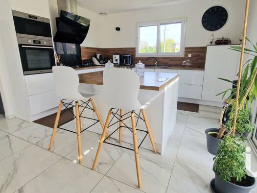 Maison à vendre 274 000 € 5 pièces 3 chambres 125 m² 1 204 m² de terrain Saint-Antoine-sur-l'Isle 33660