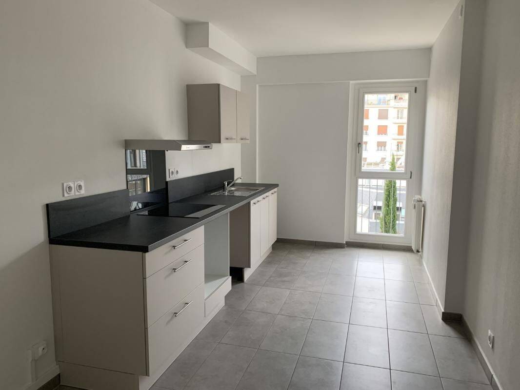Appartement 3 pièces 85 m² · à Grenoble · 85 m² · 1 140 €