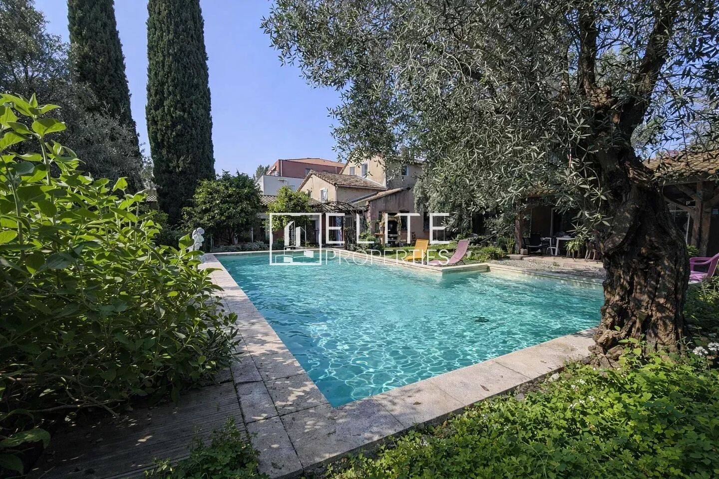 Maison 9 pièces 296 m² · à Grasse · 295,9 m² · 790 000 €