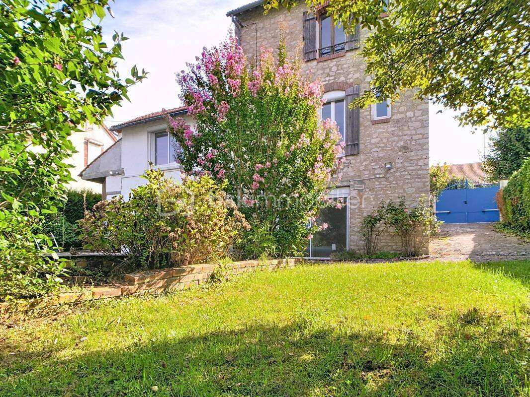 Maison 8 pièces 182 m² · à Amilly · 182 m² · 175 000 €