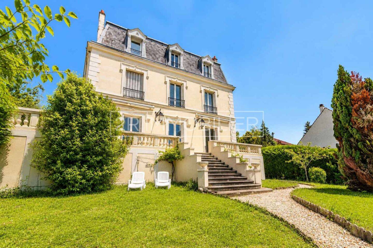 Maison 11 pièces 325 m² · à Dampmart · 325 m² · 1 020 000 €