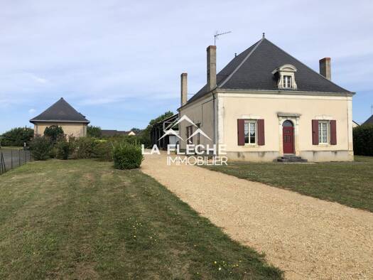 Maison à vendre 234 000 € 5 pièces 3 chambres 107 m² 3 279 m² de terrain La Chapelle-d'Aligné 72300