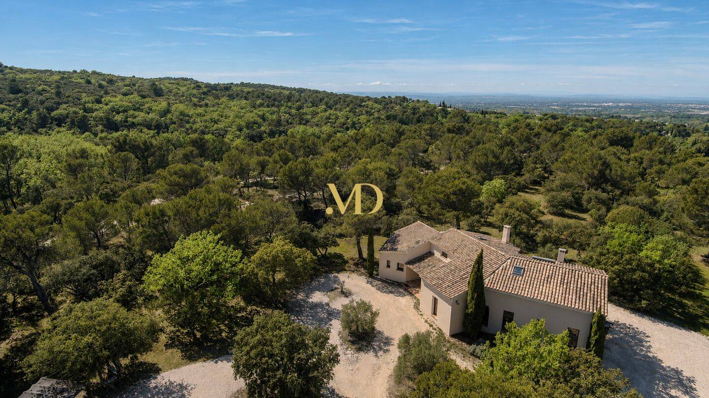 Maison 8 pièces 250 m² · à Venasque · 250 m² · 1 098 000 €