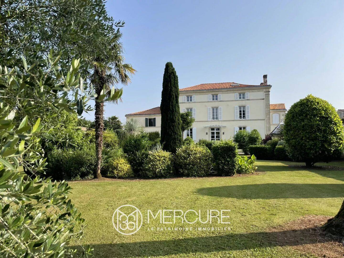 Maison 7 pièces 367 m² · à Niort · 366,9 m² · 599 000 €