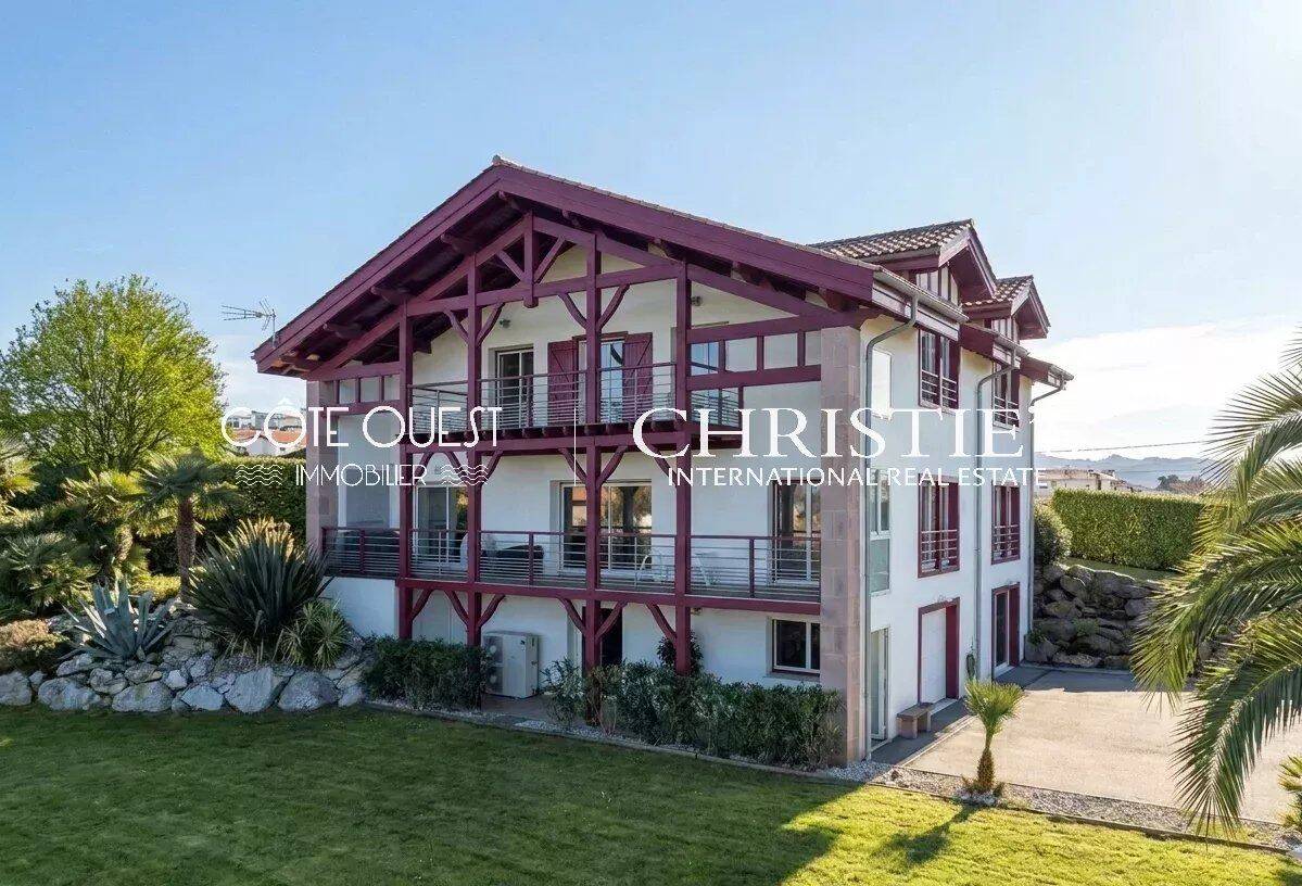 Maison 6 pièces 220 m² · à Villefranque · 220 m² · 1 050 000 €