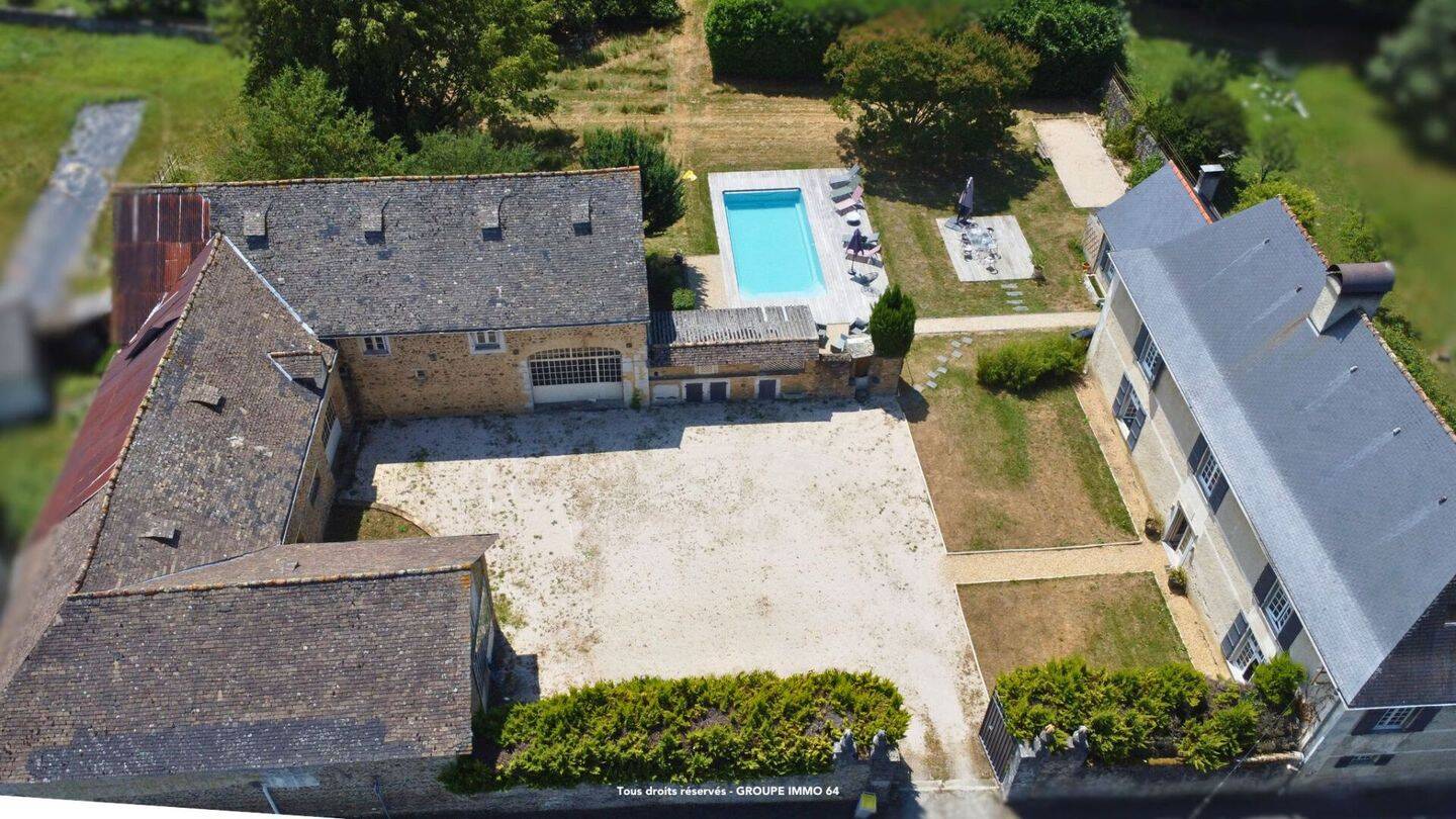 Maison 8 pièces 252 m² · à Pontacq · 252 m² · 477 000 €