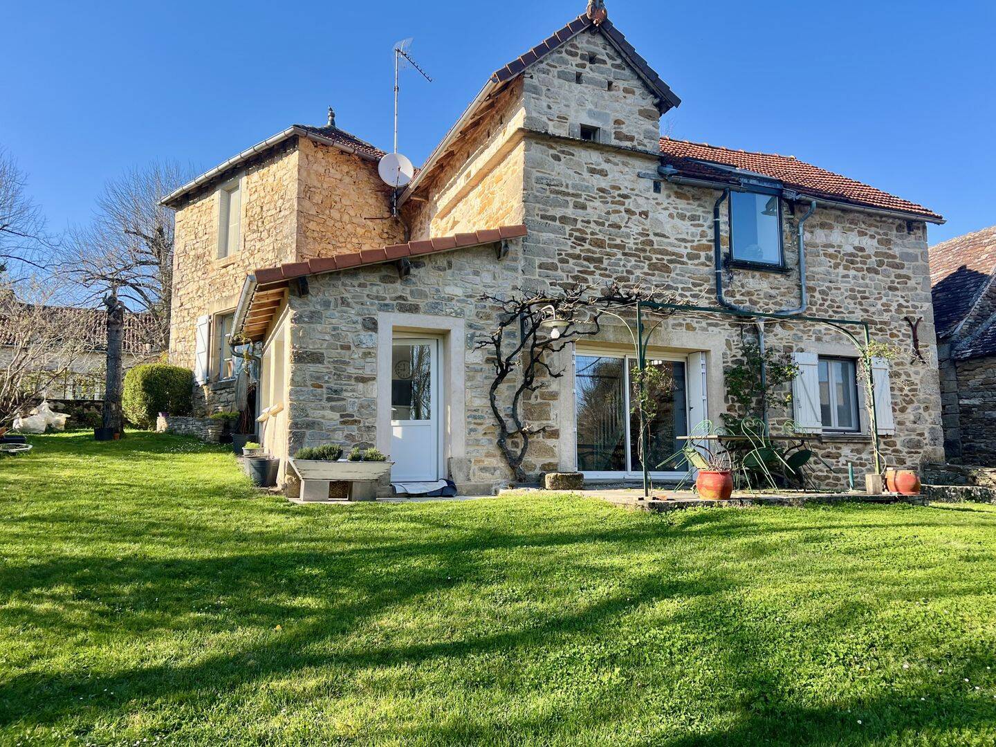 Maison 6 pièces 180 m² · à Sainte-Croix · 180 m² · 315 000 €