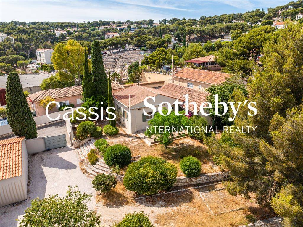 Maison 5 pièces 129 m² · à Cassis · 129 m² · 3 200 €