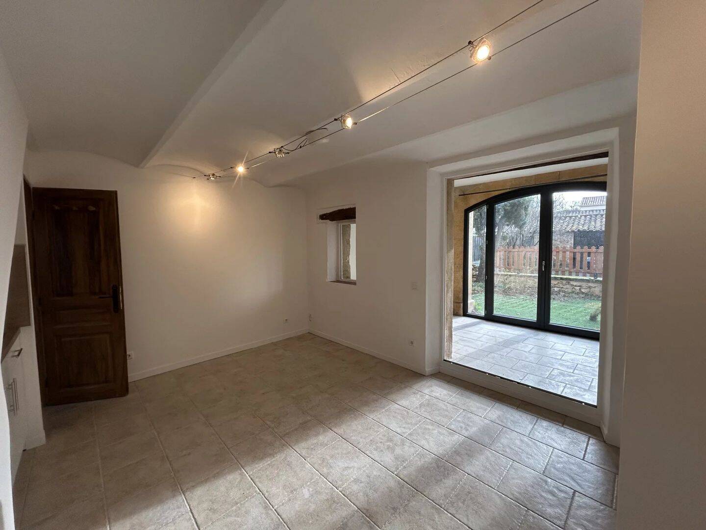 Appartement 1 pièce 28 m² · à Peyrolles-en-Provence · 27,8 m² · 600 €/mois
