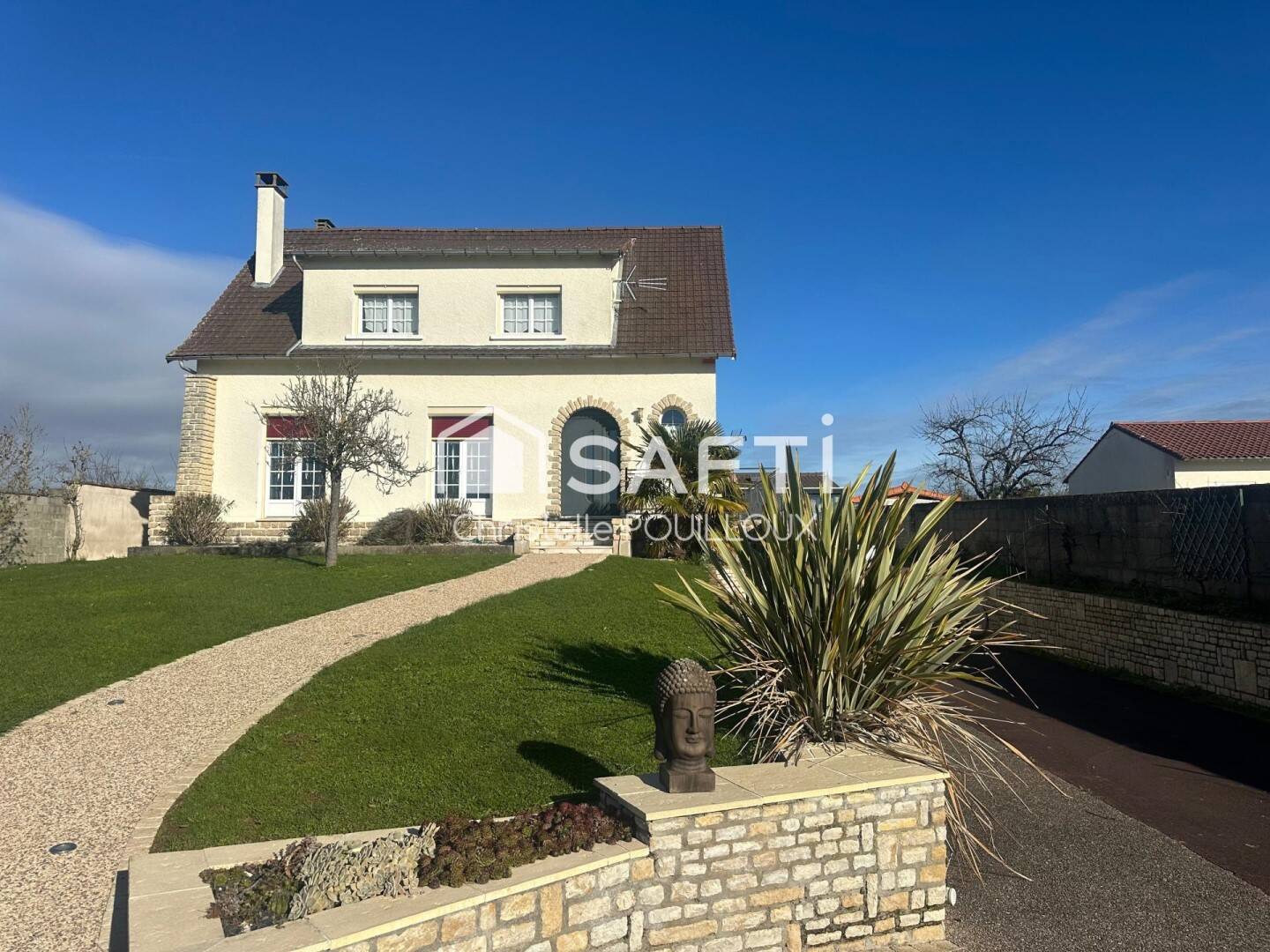 Maison 11 pièces 226 m² · à Coulon · 226 m² · 325 000 €