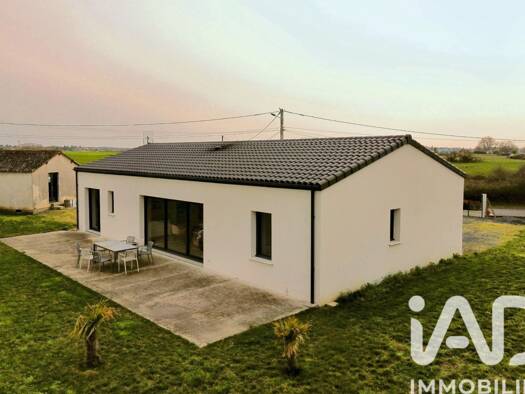 Maison de plain-pied à vendre 219 000 € 5 pièces 4 chambres 112 m² 1 374 m² de terrain Sainte-Verge 79100