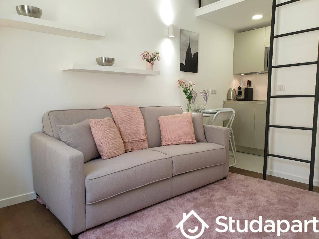Appartement 1 pièce 17 m² · à Antibes · 17 m² · 880 €