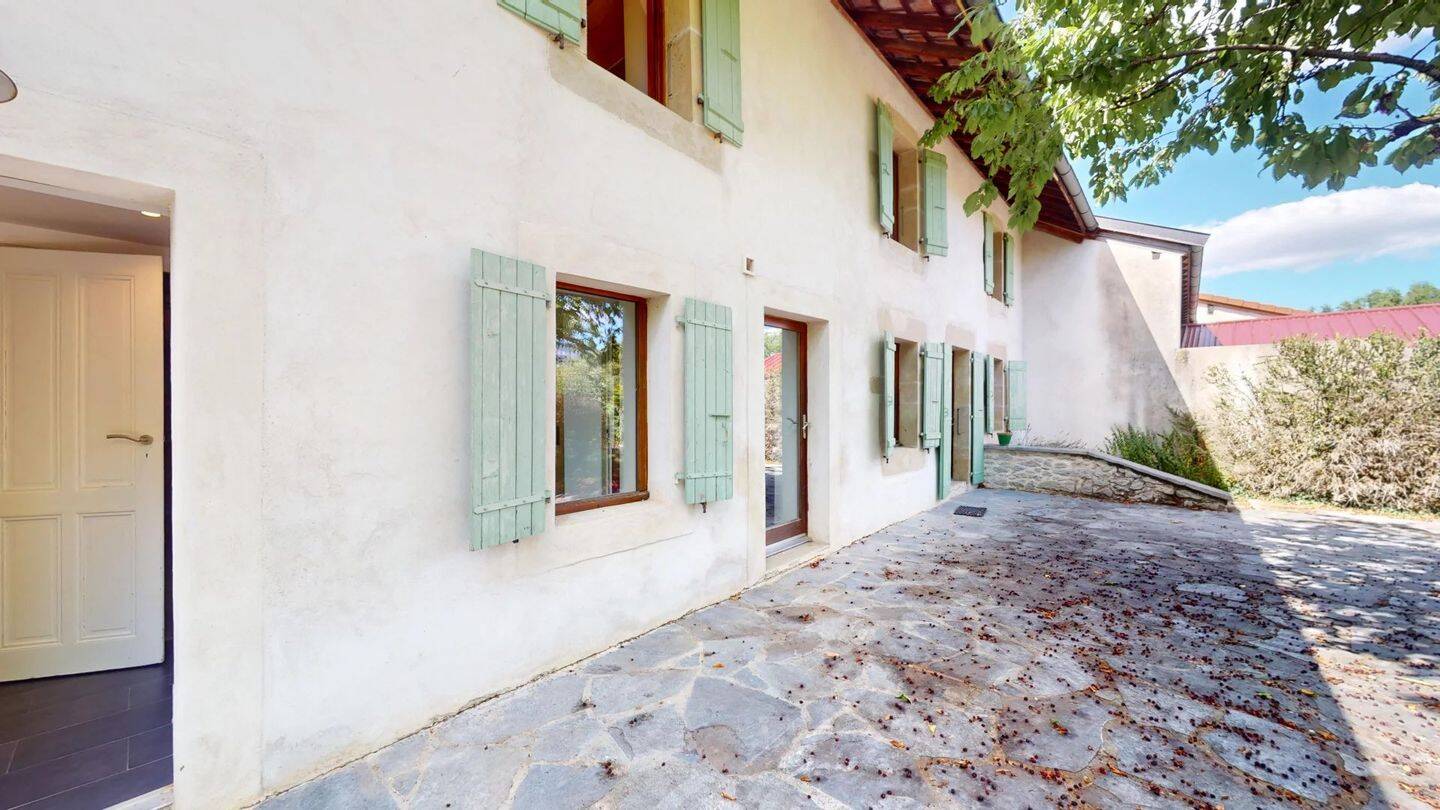 Maison 9 pièces 281 m² · à Feigères · 281 m² · 3 770 €/mois