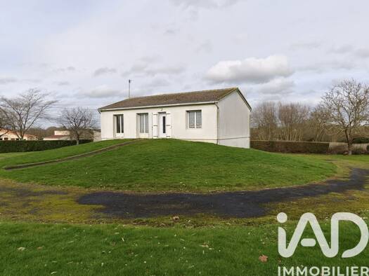 Maison à vendre 168 000 € 5 pièces 4 chambres 120 m² 4 795 m² de terrain Saint-Fulgent 85250