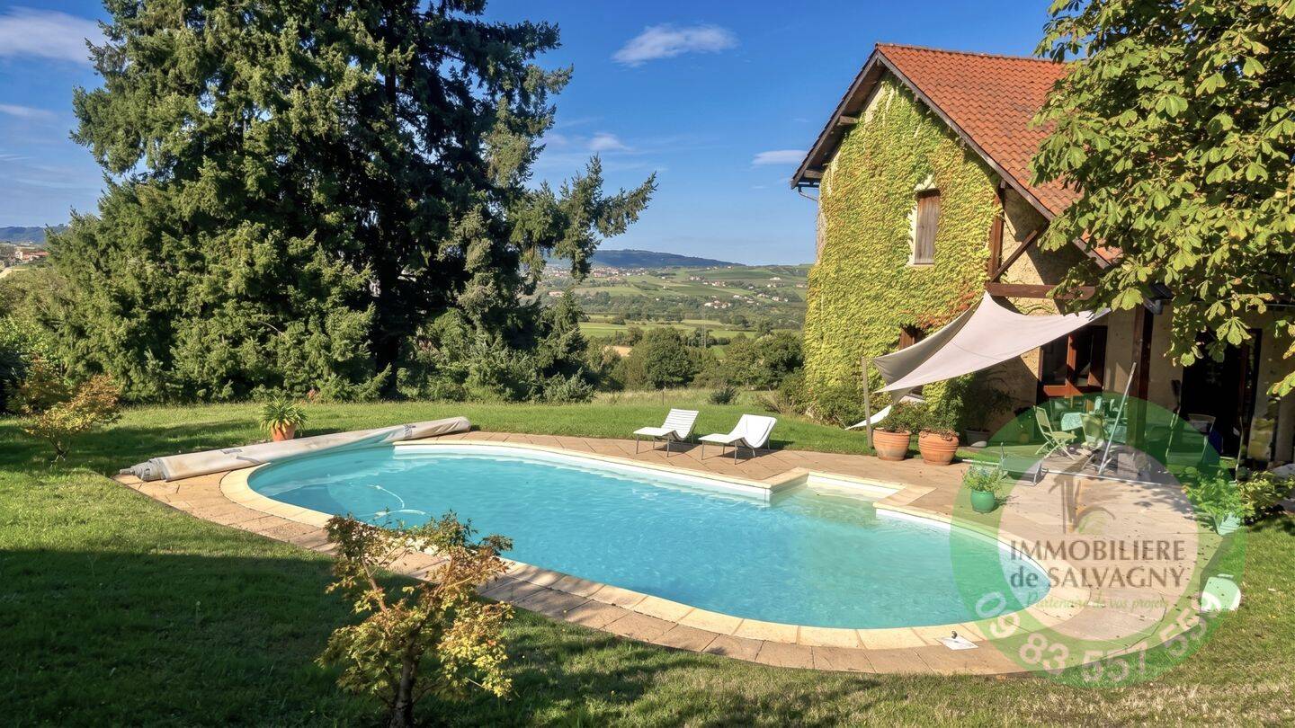 Maison 9 pièces 240 m² · à Lentilly · 240 m² · 560 000 €