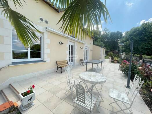 Maison à vendre 322 388 € 6 pièces 3 chambres 159 m² 5 234 m² de terrain Saumur 49400