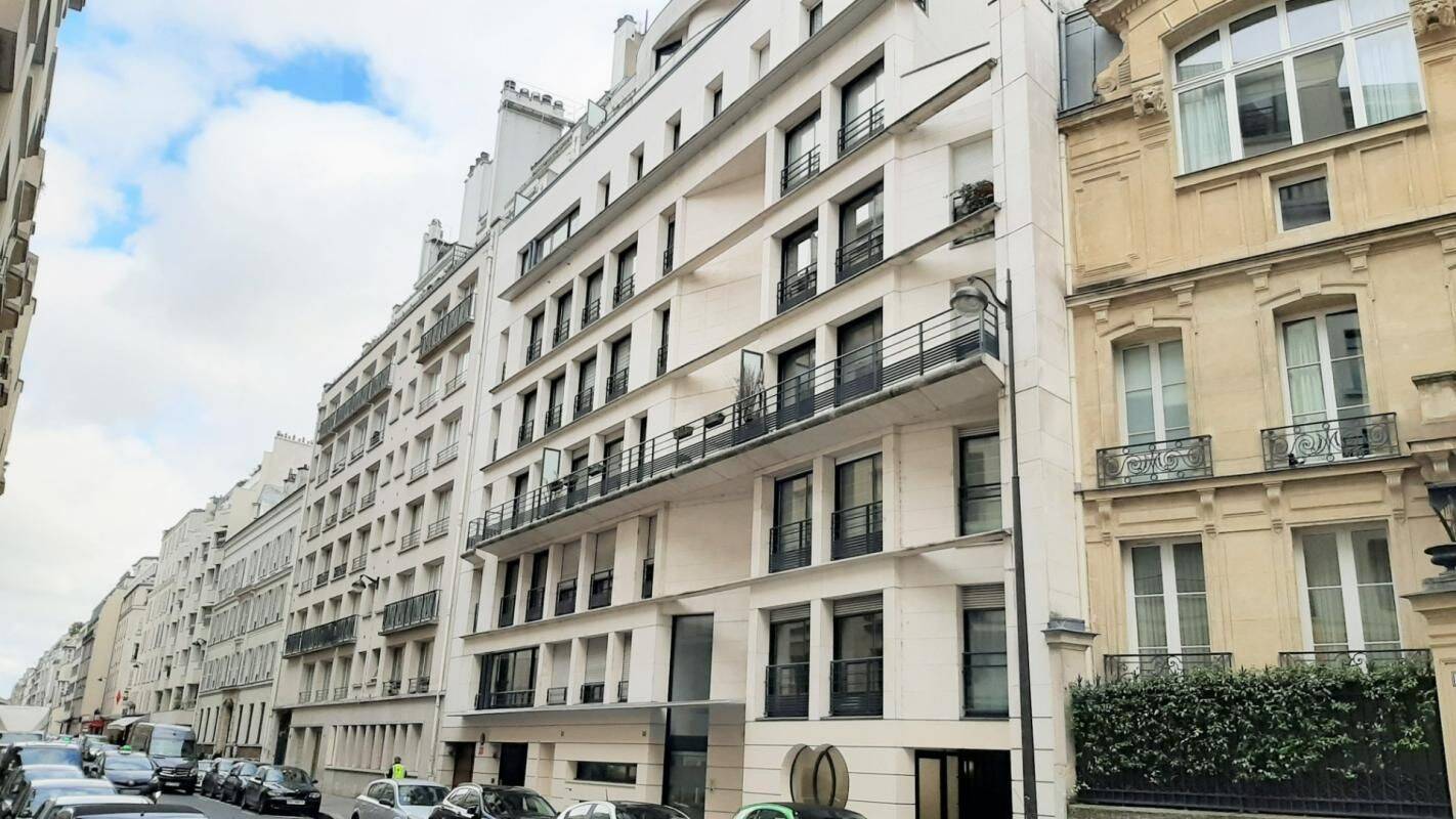 Appartement 2 pièces 51 m² · à Paris 7ème Arrondissement · 51 m² · 1 681 €