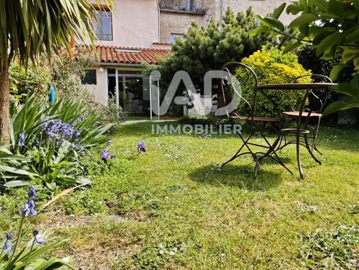 Maison à vendre 230 000 € 6 pièces 3 chambres 137 m² 207 m² de terrain Centre-Loges-Pommeraie-Sablière Fontenay-le-Comte 85200