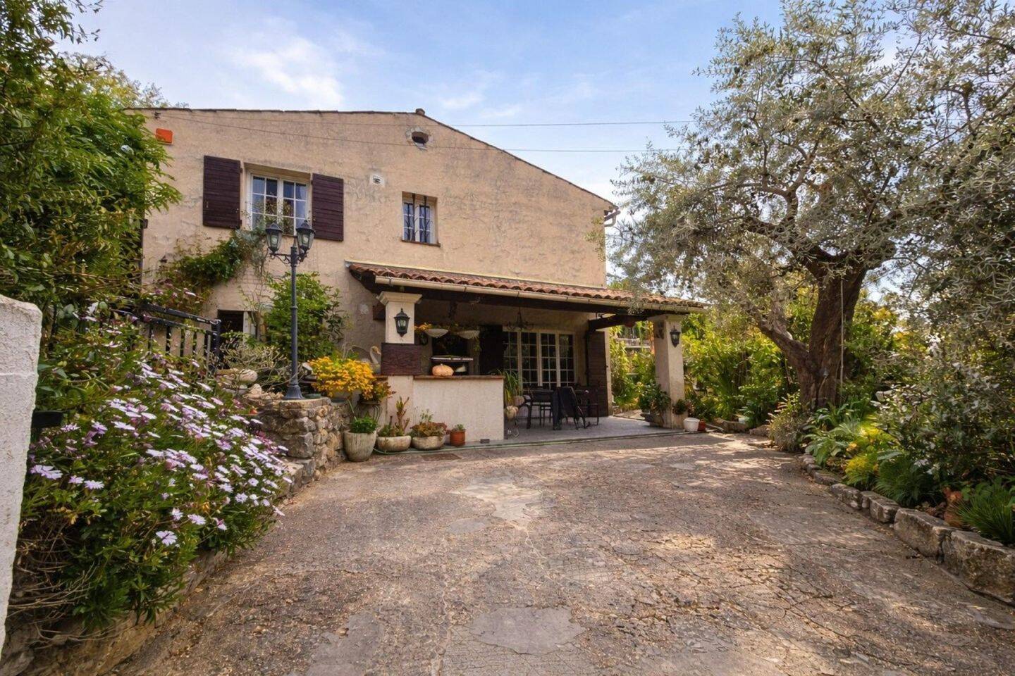 Maison 6 pièces 129 m² · à Contes · 129 m² · 550 000 €