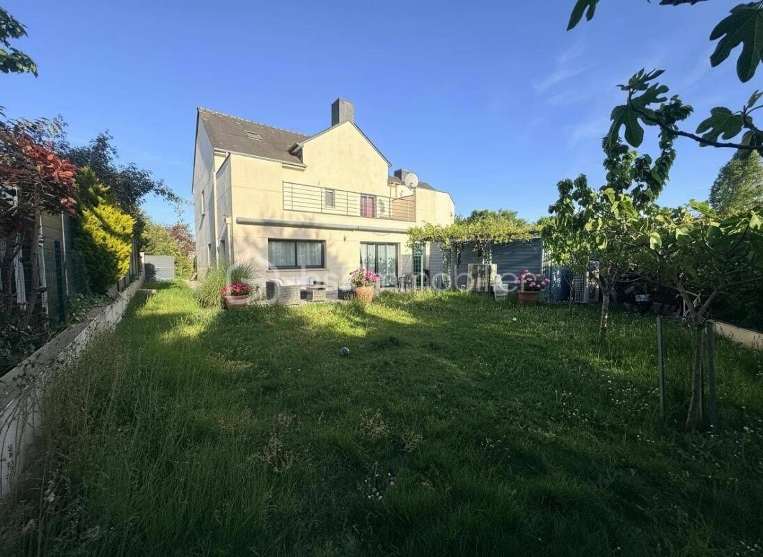 Maison 9 pièces 212 m² · à Vezin-le-Coquet · 212 m² · 454 900 €