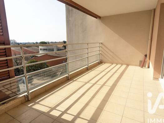 Appartement à vendre 230 000 € 3 pièces 2 chambres 75 m² Étage 3/4 Est Entraigues-sur-la-Sorgue 84320